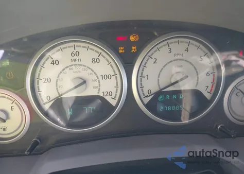 2010 Chrysler Town & Country Touring из США, поврежденный, VIN 2A4RR5D10AR221418